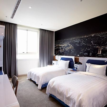 Airline Inn Green Park Way Taichung Habitación foto